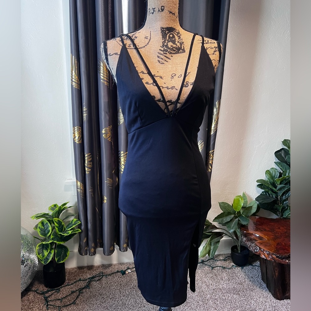 Dresses - Picture 9 of 12